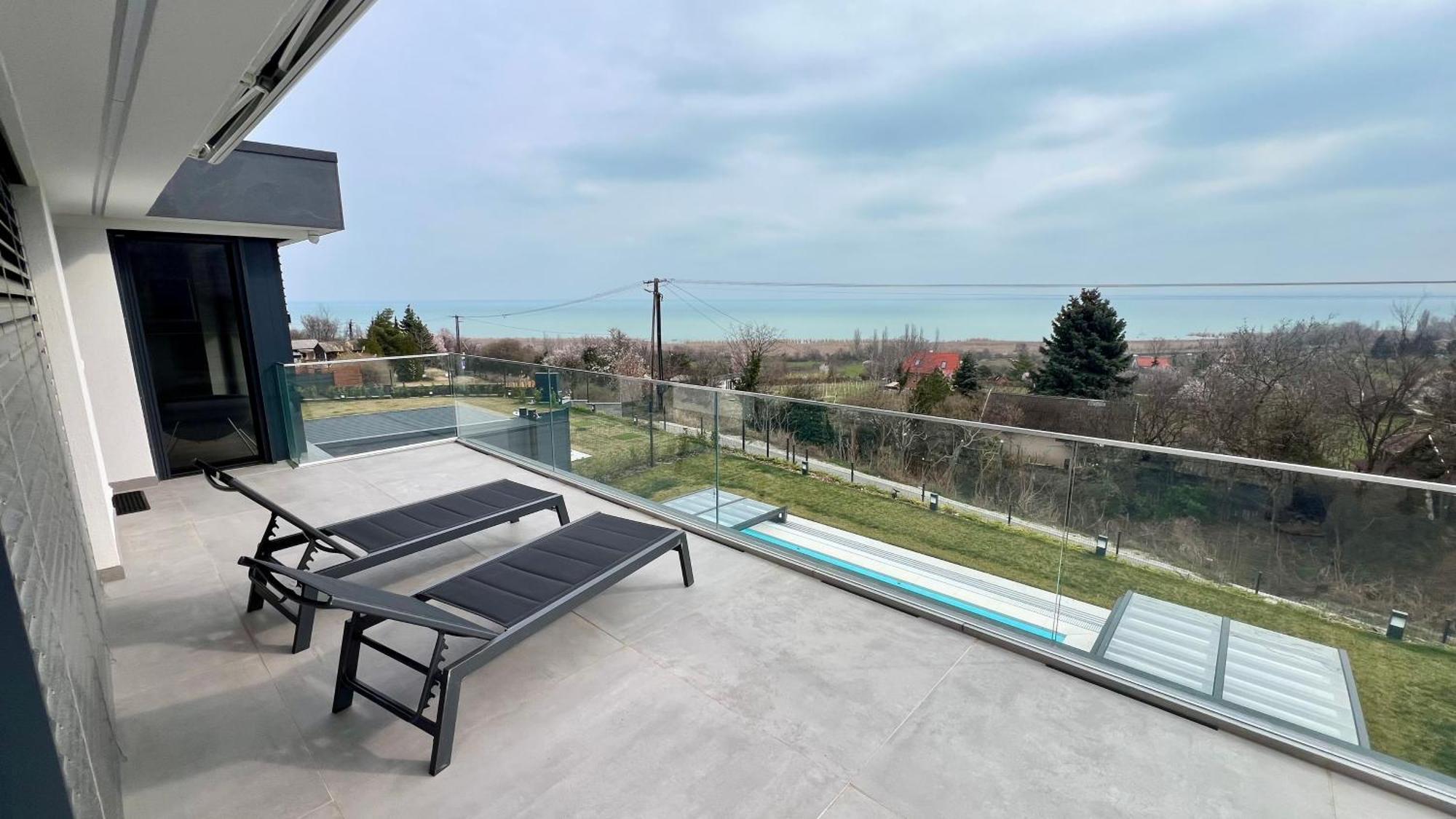 Horizont Apartman Alsoors Bagian luar foto